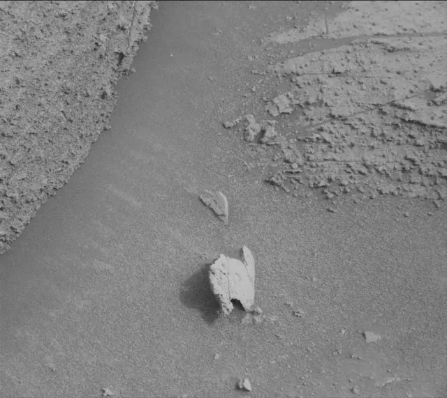 Sol 3631: Mast Camera (Mastcam)