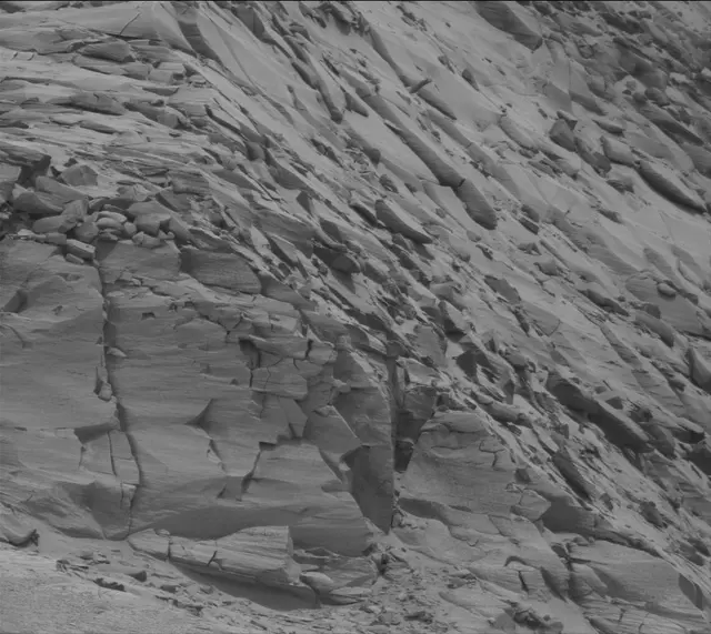 Sol 3633: Mast Camera (Mastcam)