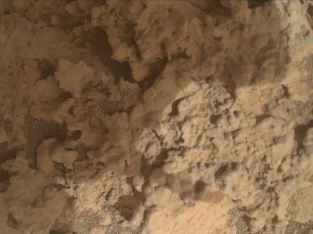 Sol 3635: Mars Hand Lens Imager (MAHLI)