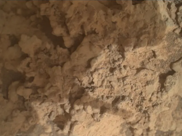 Sol 3635: Mars Hand Lens Imager (MAHLI)