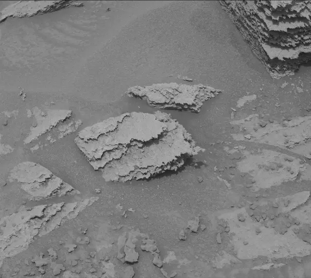 Sol 3637: Mast Camera (Mastcam)
