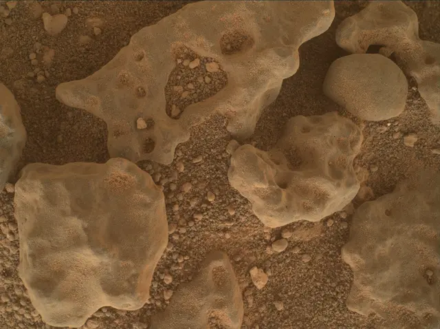 Sol 3637: Mars Hand Lens Imager (MAHLI)