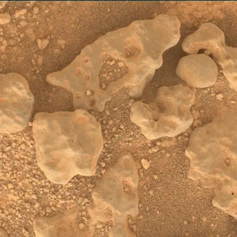Sol 3637: Mars Hand Lens Imager (MAHLI)