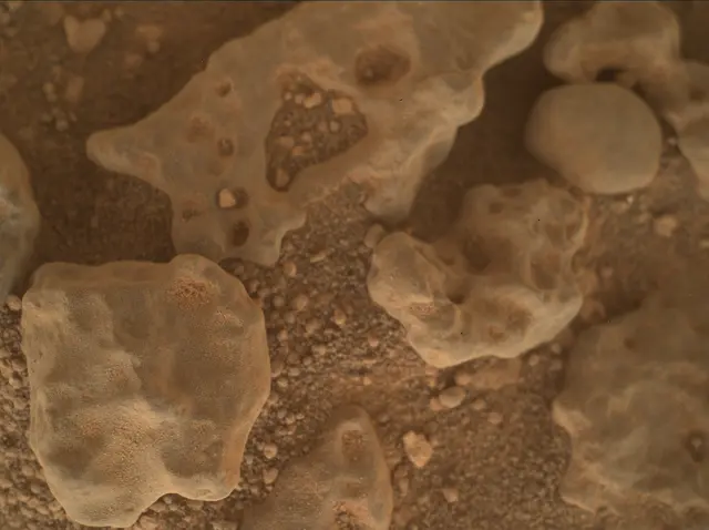 Sol 3637: Mars Hand Lens Imager (MAHLI)