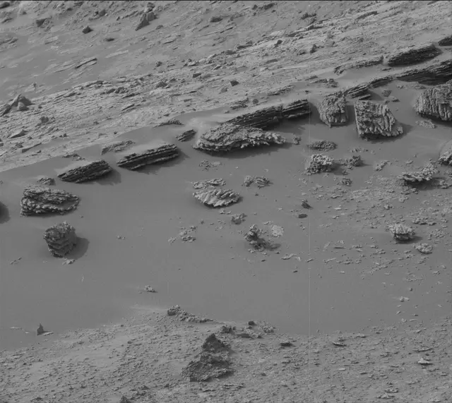 Sol 3638: Mast Camera (Mastcam)