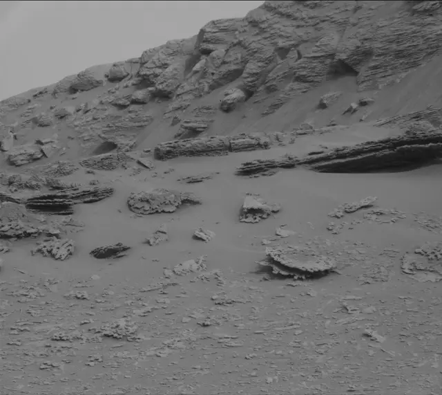 Sol 3638: Mast Camera (Mastcam)