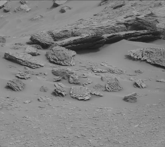 Sol 3638: Mast Camera (Mastcam)