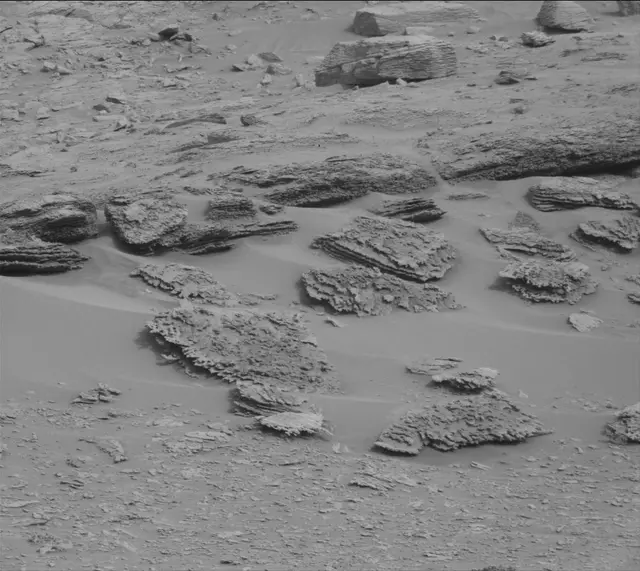 Sol 3638: Mast Camera (Mastcam)