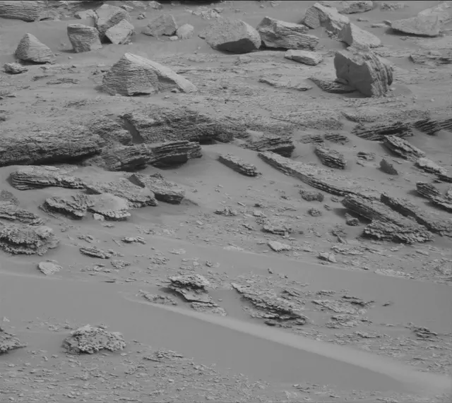 Sol 3638: Mast Camera (Mastcam)