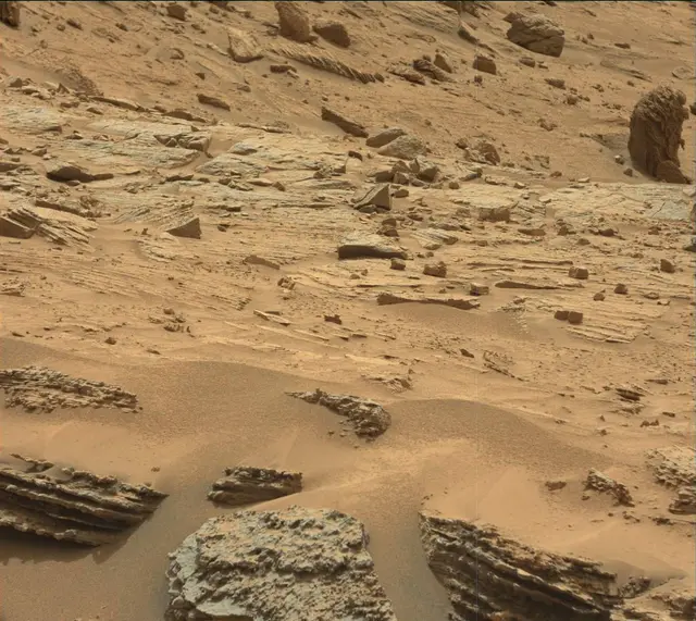 Sol 3639: Mast Camera (Mastcam)