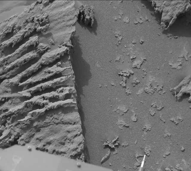 Sol 3639: Mast Camera (Mastcam)