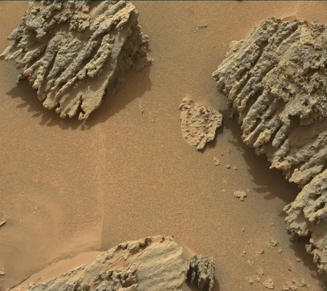 Sol 3639: Mast Camera (Mastcam)