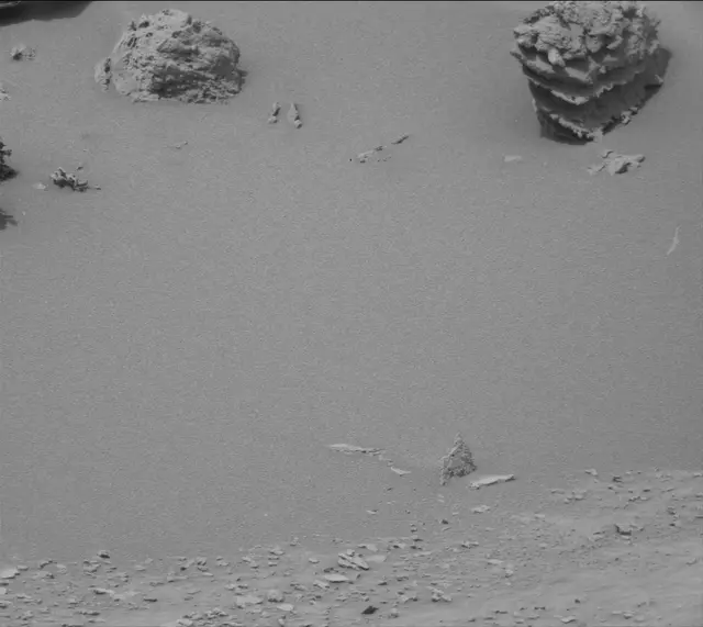 Sol 3639: Mast Camera (Mastcam)