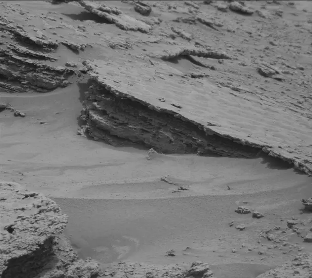 Sol 3639: Mast Camera (Mastcam)
