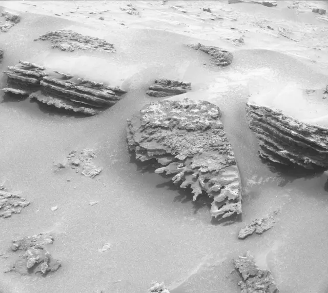 Sol 3640: Mast Camera (Mastcam)