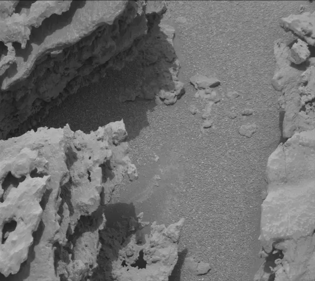 Sol 3640: Mast Camera (Mastcam)