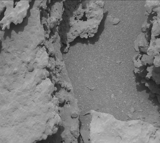 Sol 3640: Mast Camera (Mastcam)