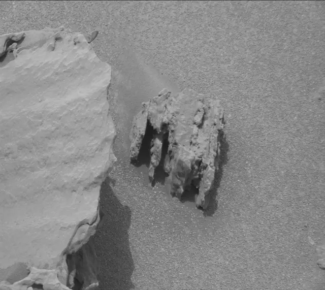 Sol 3640: Mast Camera (Mastcam)