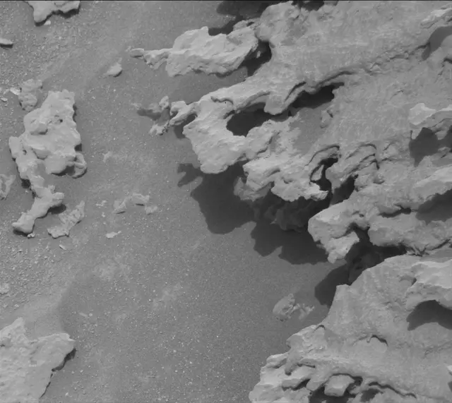 Sol 3640: Mast Camera (Mastcam)
