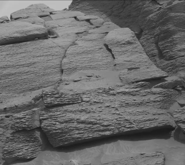 Sol 3641: Mast Camera (Mastcam)