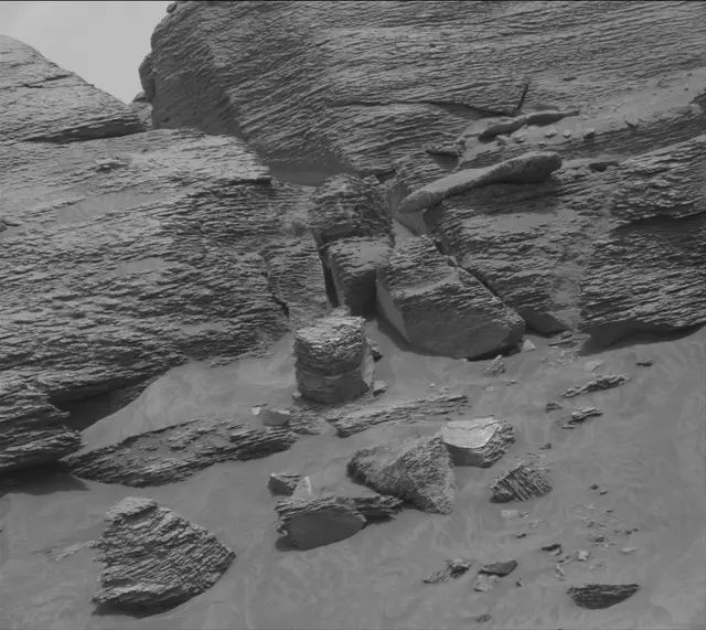 Sol 3641: Mast Camera (Mastcam)