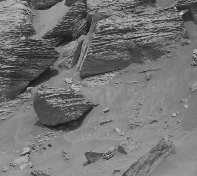 Sol 3641: Mast Camera (Mastcam)
