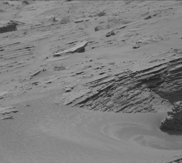 Sol 3641: Mast Camera (Mastcam)