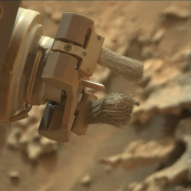 Sol 3641: Mast Camera (Mastcam)