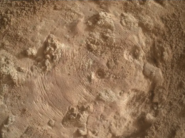Sol 3641: Mars Hand Lens Imager (MAHLI)