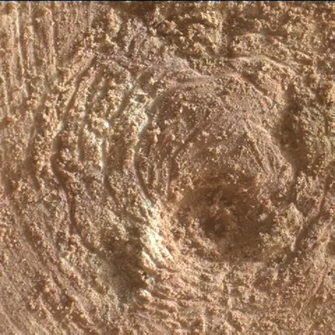 Sol 3641: Mars Hand Lens Imager (MAHLI)