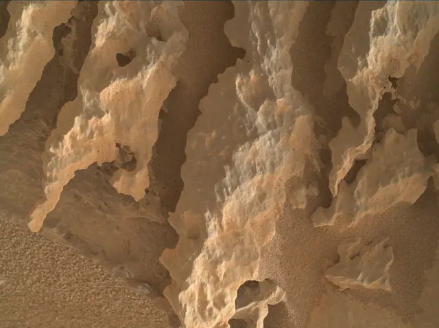 Sol 3641: Mars Hand Lens Imager (MAHLI)