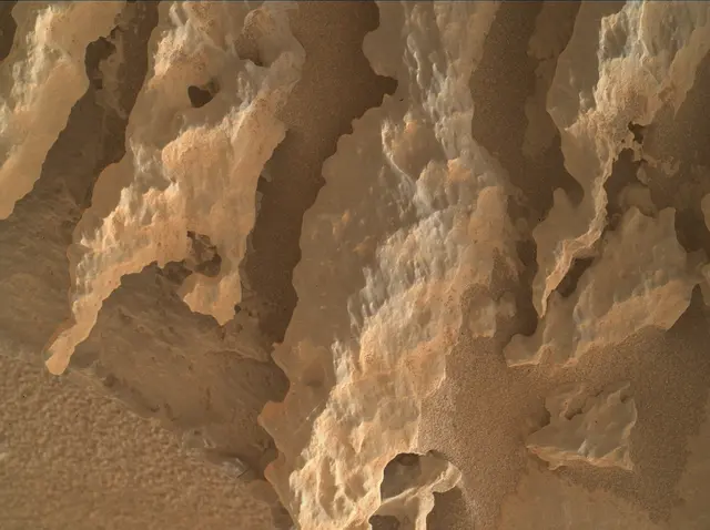 Sol 3641: Mars Hand Lens Imager (MAHLI)