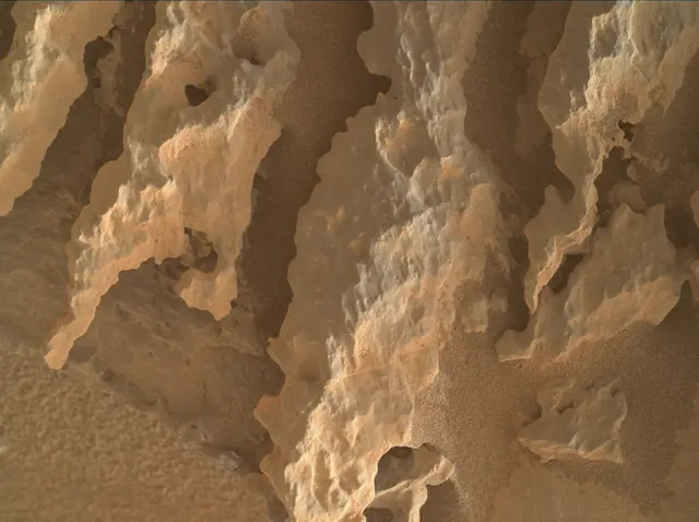 Sol 3641: Mars Hand Lens Imager (MAHLI)