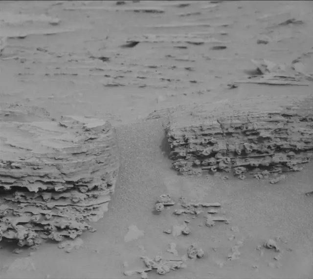 Sol 3642: Mast Camera (Mastcam)