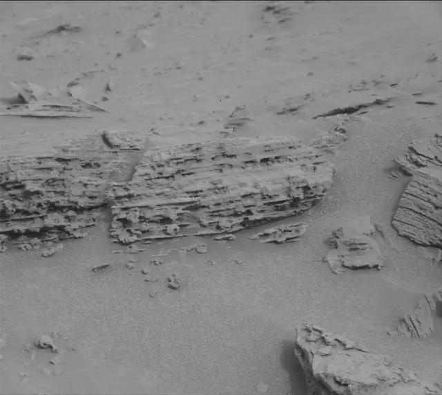 Sol 3642: Mast Camera (Mastcam)