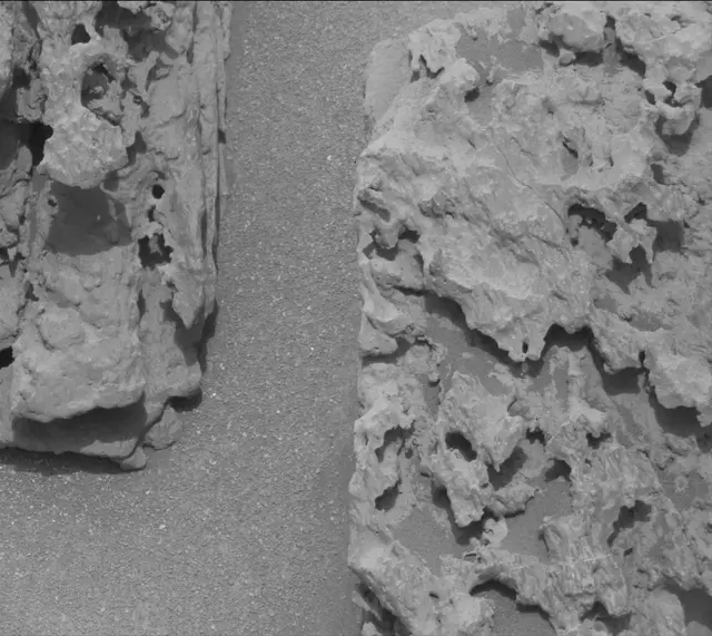 Sol 3643: Mast Camera (Mastcam)