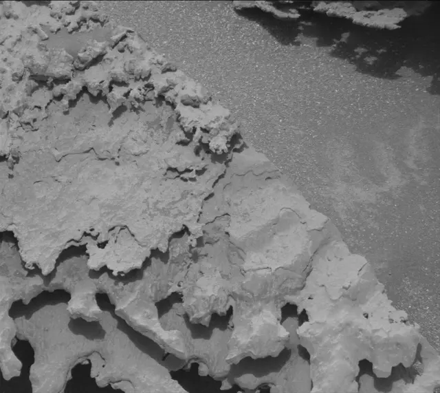 Sol 3643: Mast Camera (Mastcam)