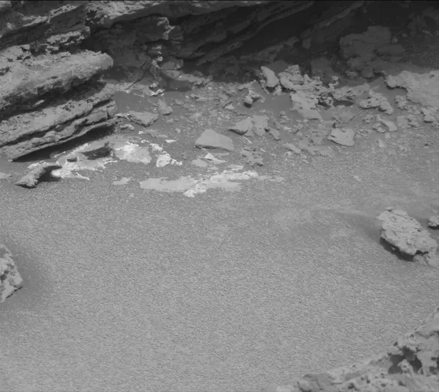 Sol 3644: Mast Camera (Mastcam)
