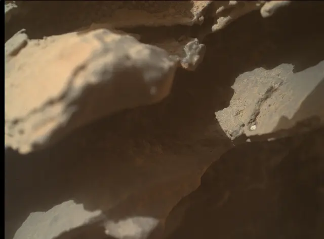 Sol 3644: Mars Hand Lens Imager (MAHLI)