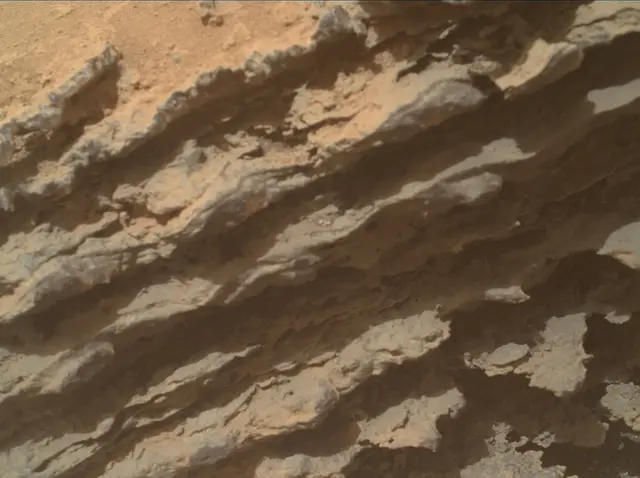 Sol 3644: Mars Hand Lens Imager (MAHLI)
