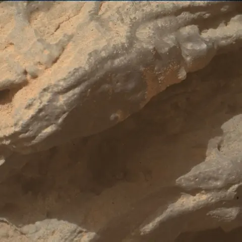 Sol 3644: Mars Hand Lens Imager (MAHLI)