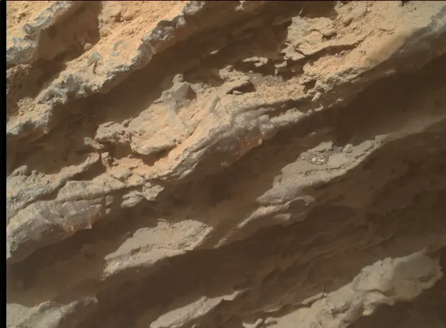 Sol 3644: Mars Hand Lens Imager (MAHLI)