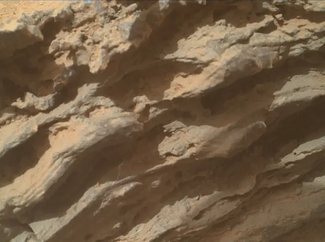 Sol 3644: Mars Hand Lens Imager (MAHLI)