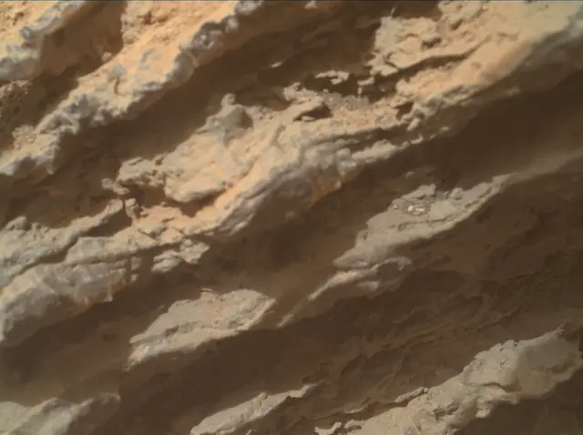 Sol 3644: Mars Hand Lens Imager (MAHLI)