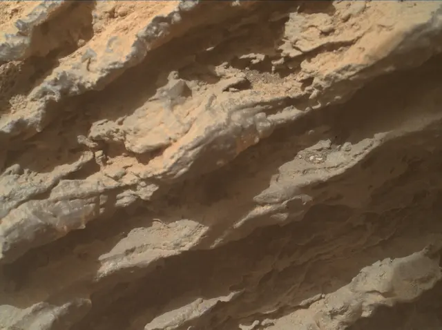 Sol 3644: Mars Hand Lens Imager (MAHLI)