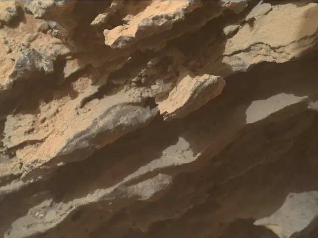Sol 3644: Mars Hand Lens Imager (MAHLI)