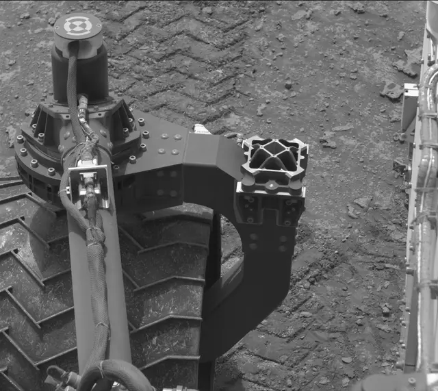 Sol 3645: Mast Camera (Mastcam)