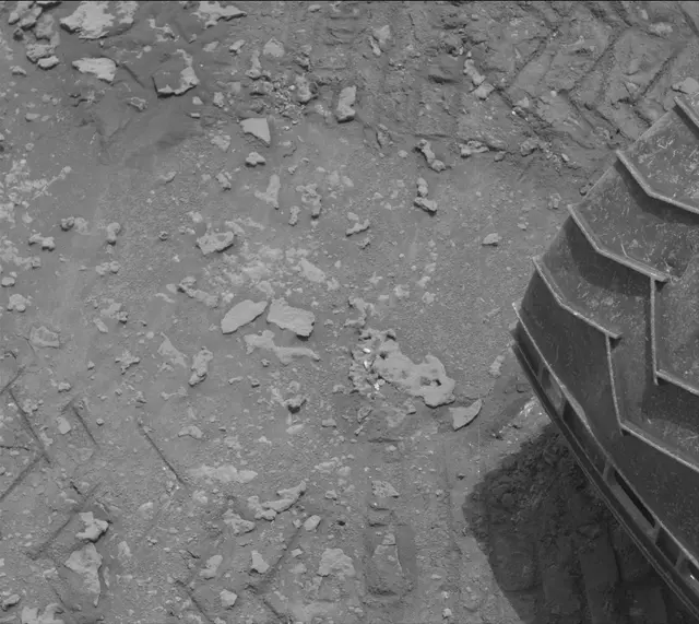 Sol 3645: Mast Camera (Mastcam)