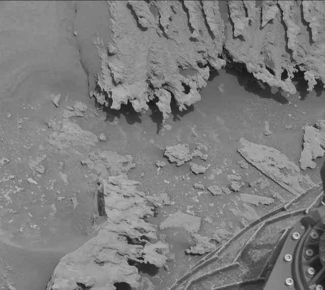 Sol 3645: Mast Camera (Mastcam)