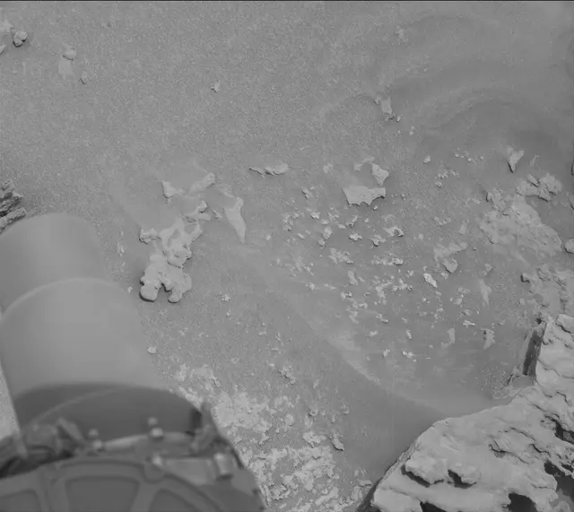 Sol 3645: Mast Camera (Mastcam)